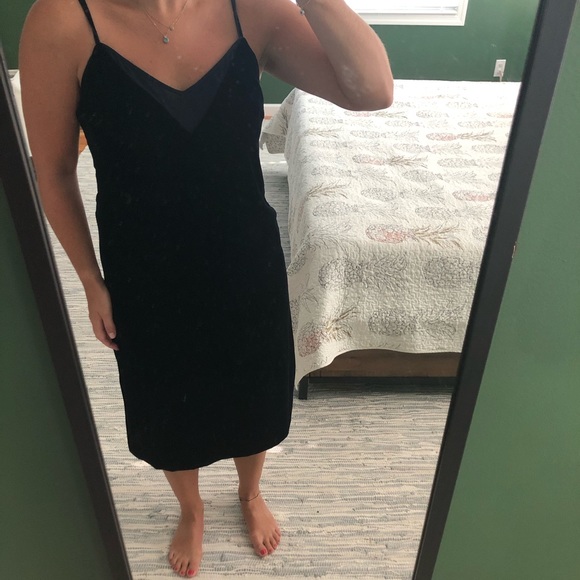 Elie Tahari Dresses & Skirts - Elie Tahari navy velvet slip dress